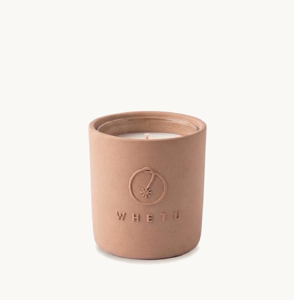 Whetu Blush seramik gövde, cam refill içine yerleştirilmiş halde